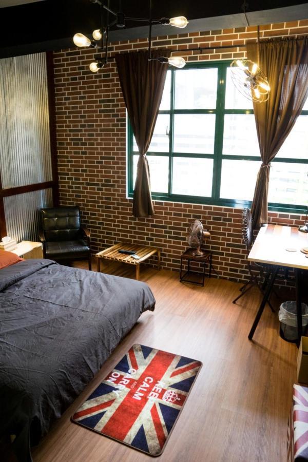 Baker Street London Style Inn Tainan Bagian luar foto