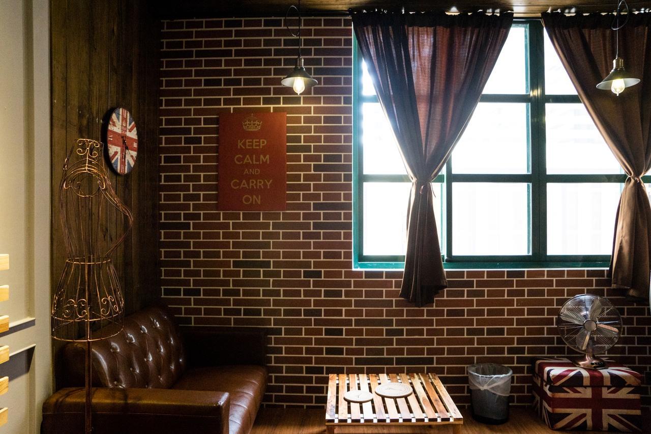 Baker Street London Style Inn Tainan Bagian luar foto