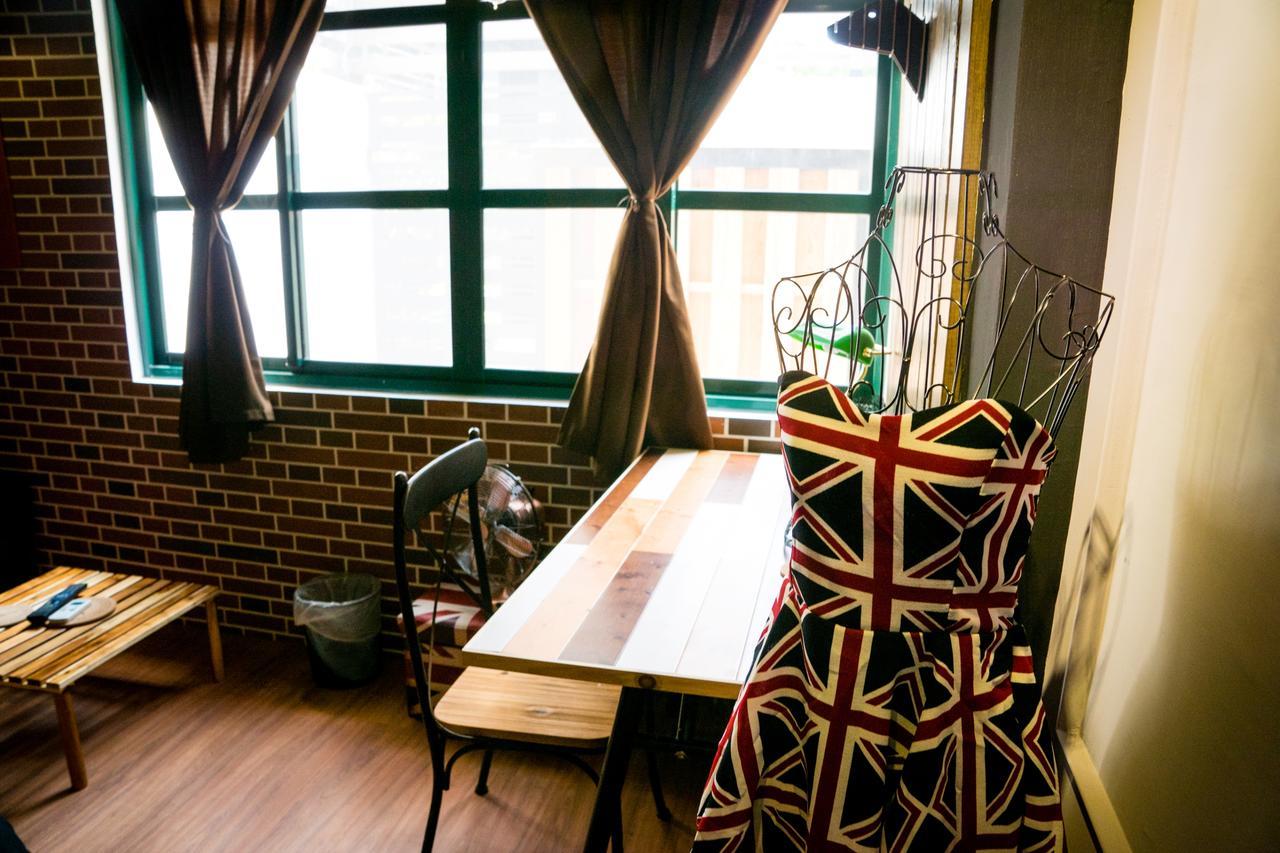 Baker Street London Style Inn Tainan Bagian luar foto