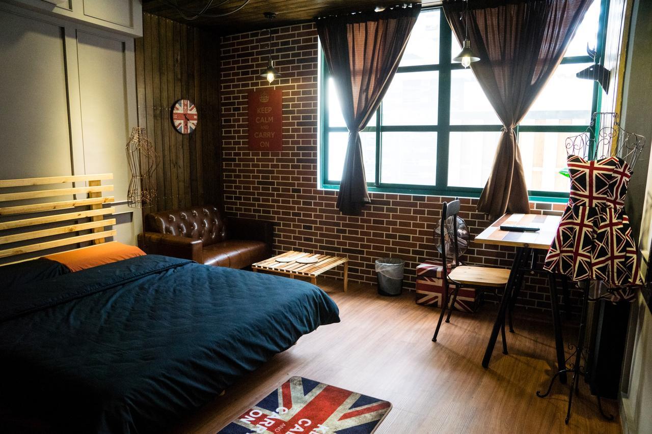 Baker Street London Style Inn Tainan Bagian luar foto